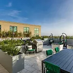 One Lux Stay At The Mansfield Miracle Mile