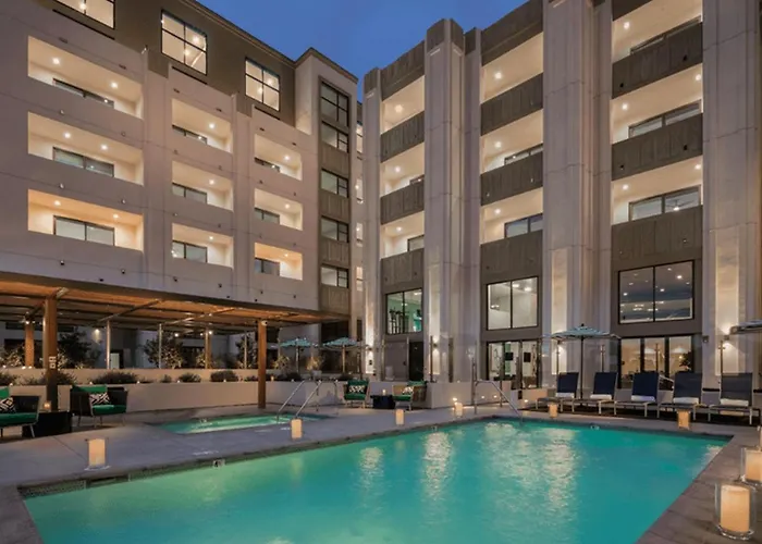 One Lux Stay At The Mansfield Miracle Mile