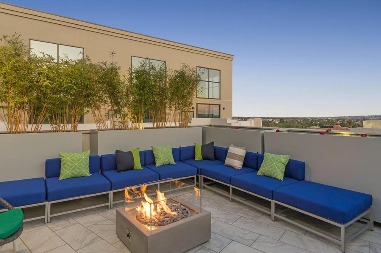 One Lux At The Mansfield Miracle Mile * Los Ángeles