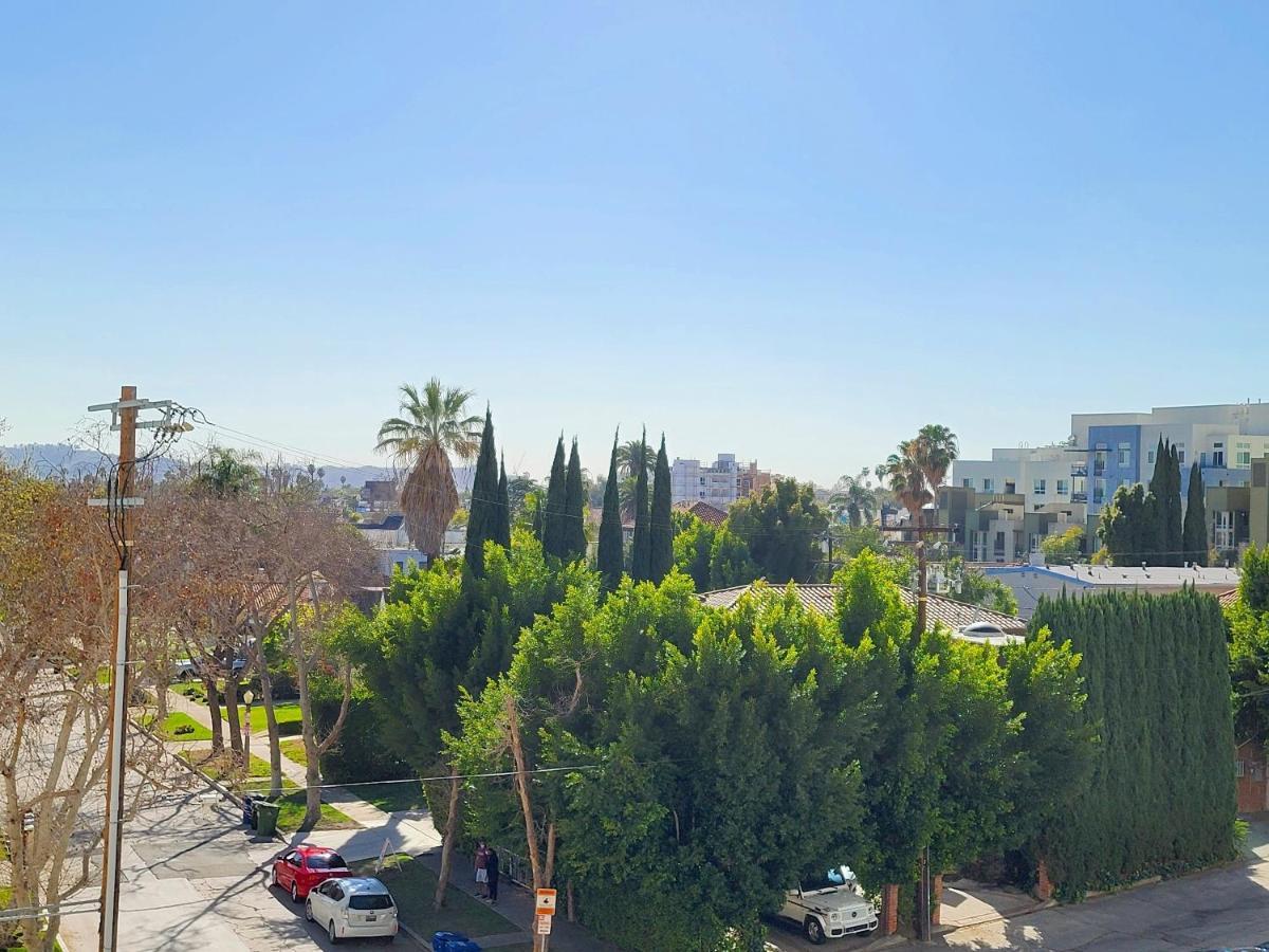 One Lux At The Mansfield Miracle Mile * Los Ángeles
